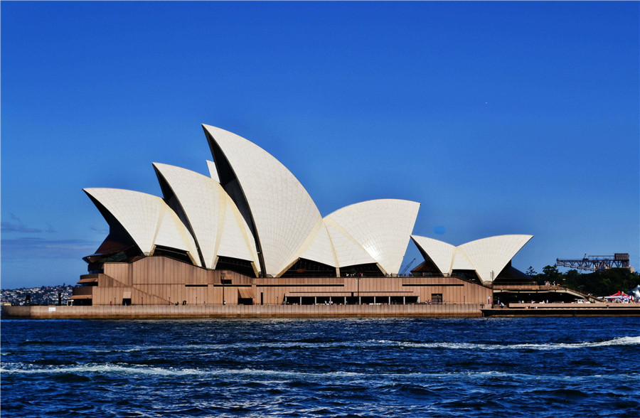 悉尼歌剧院是悉尼的地标性建筑,是世界著名的表演艺术中心